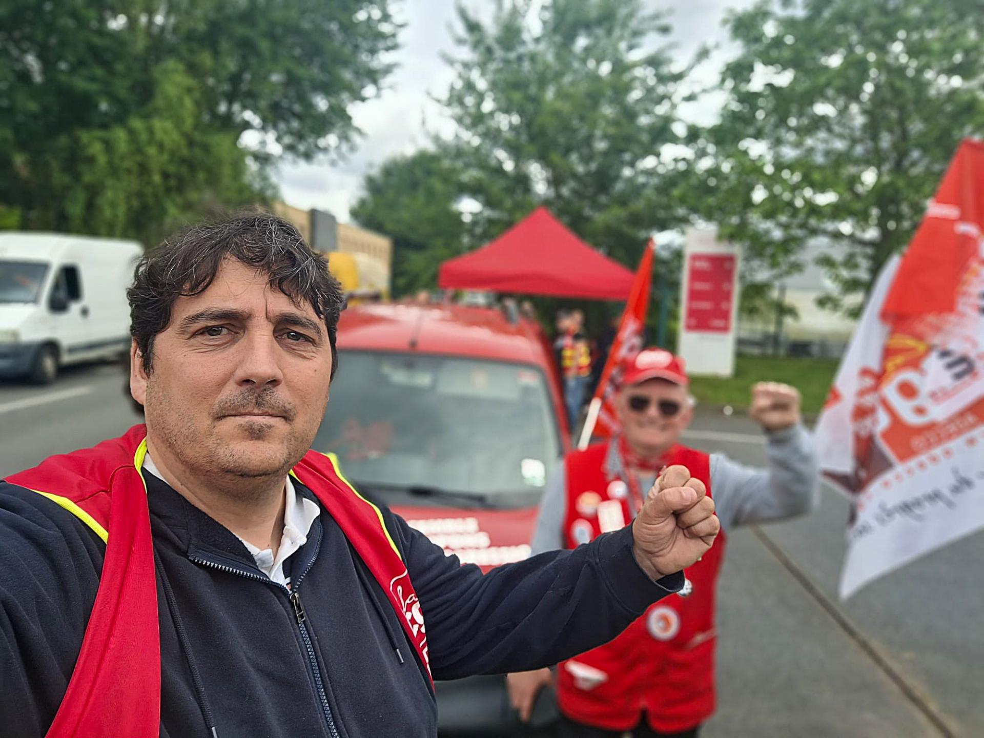 La CGT Adecco en soutien à une entreprise en grève suite à une annonce de délocalisation.