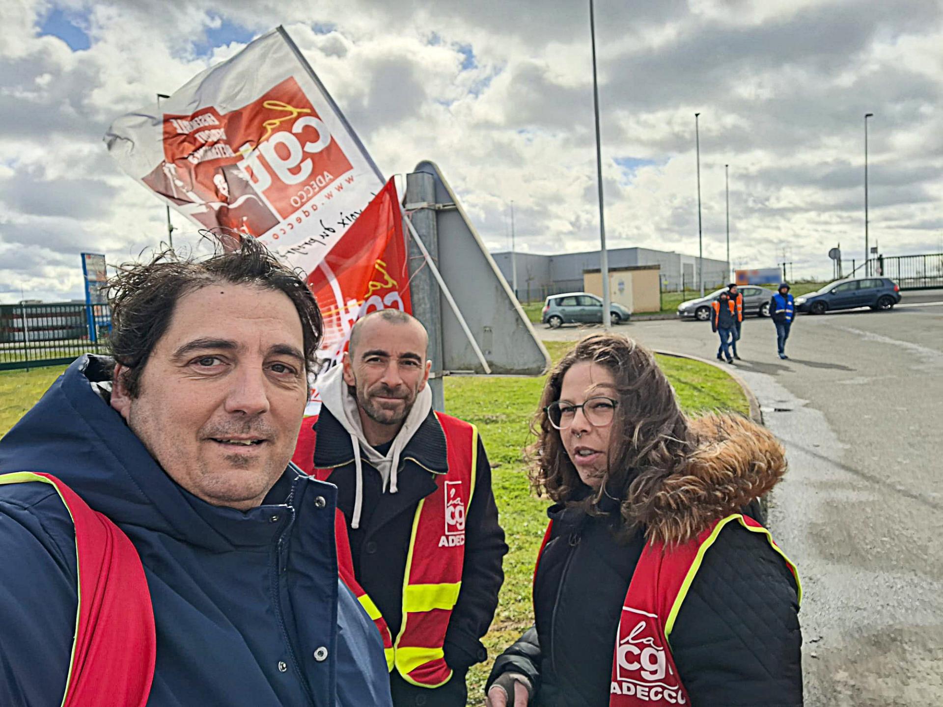 La CGT Adecco à Ressons-sur-Matz dans l'Oise pour le mouvement de grève concernant les NAO actuellement en cours de négociation.