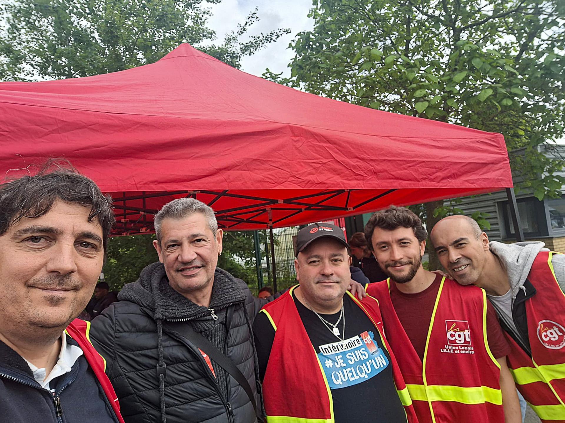 La CGT Adecco en soutien à une entreprise en grève suite à une annonce de délocalisation.