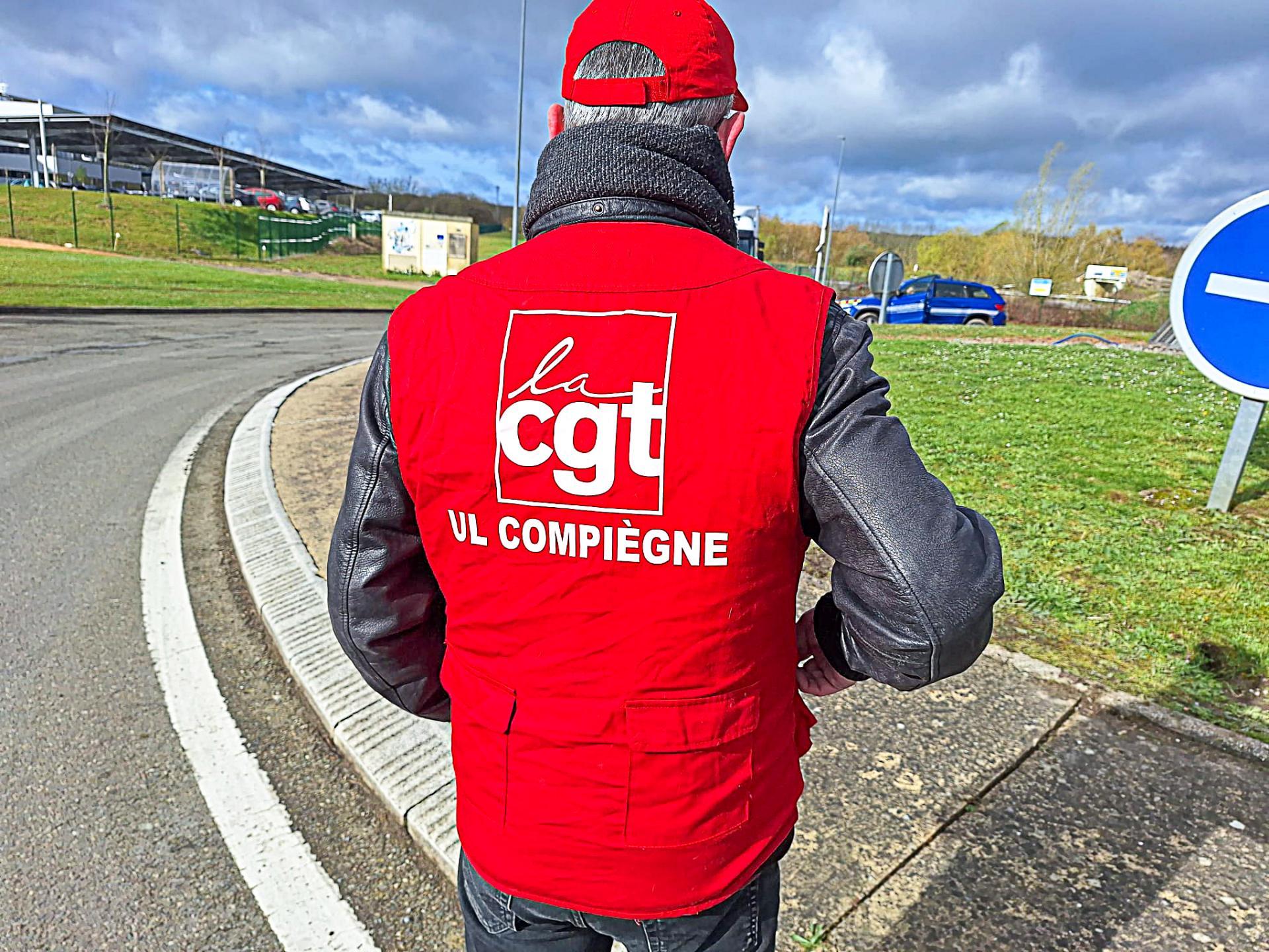 La CGT Adecco à Ressons-sur-Matz dans l'Oise pour le mouvement de grève concernant les NAO actuellement en cours de négociation.